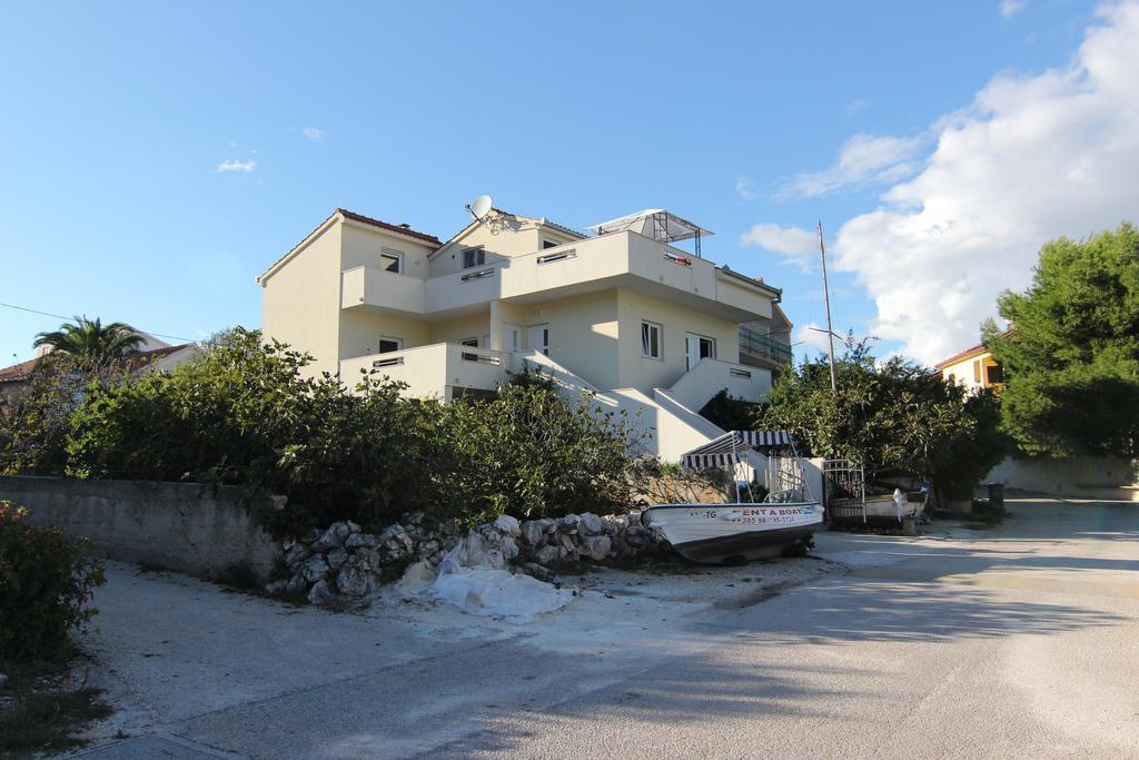 Apartment Pika Smokvina 2A Vinišće Exteriör bild