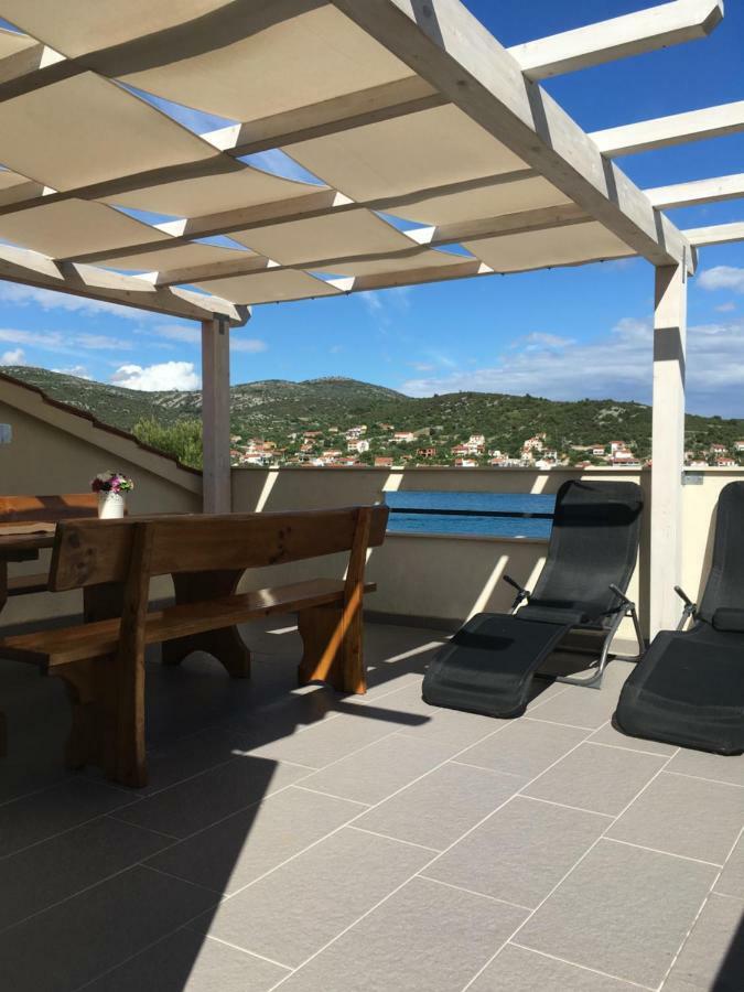 Apartment Pika Smokvina 2A Vinišće Exteriör bild
